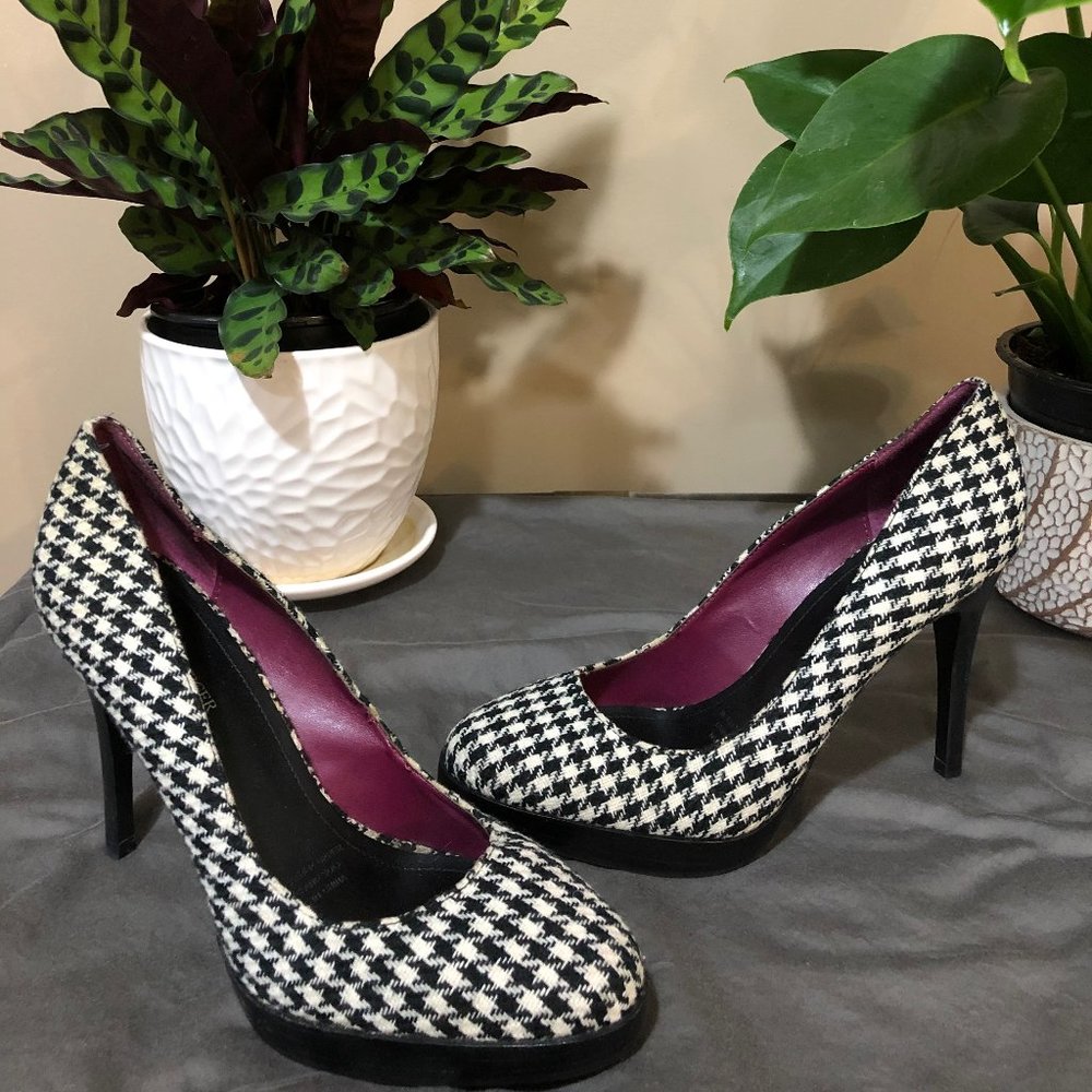 Joanne Mercer Houndstooth Pump